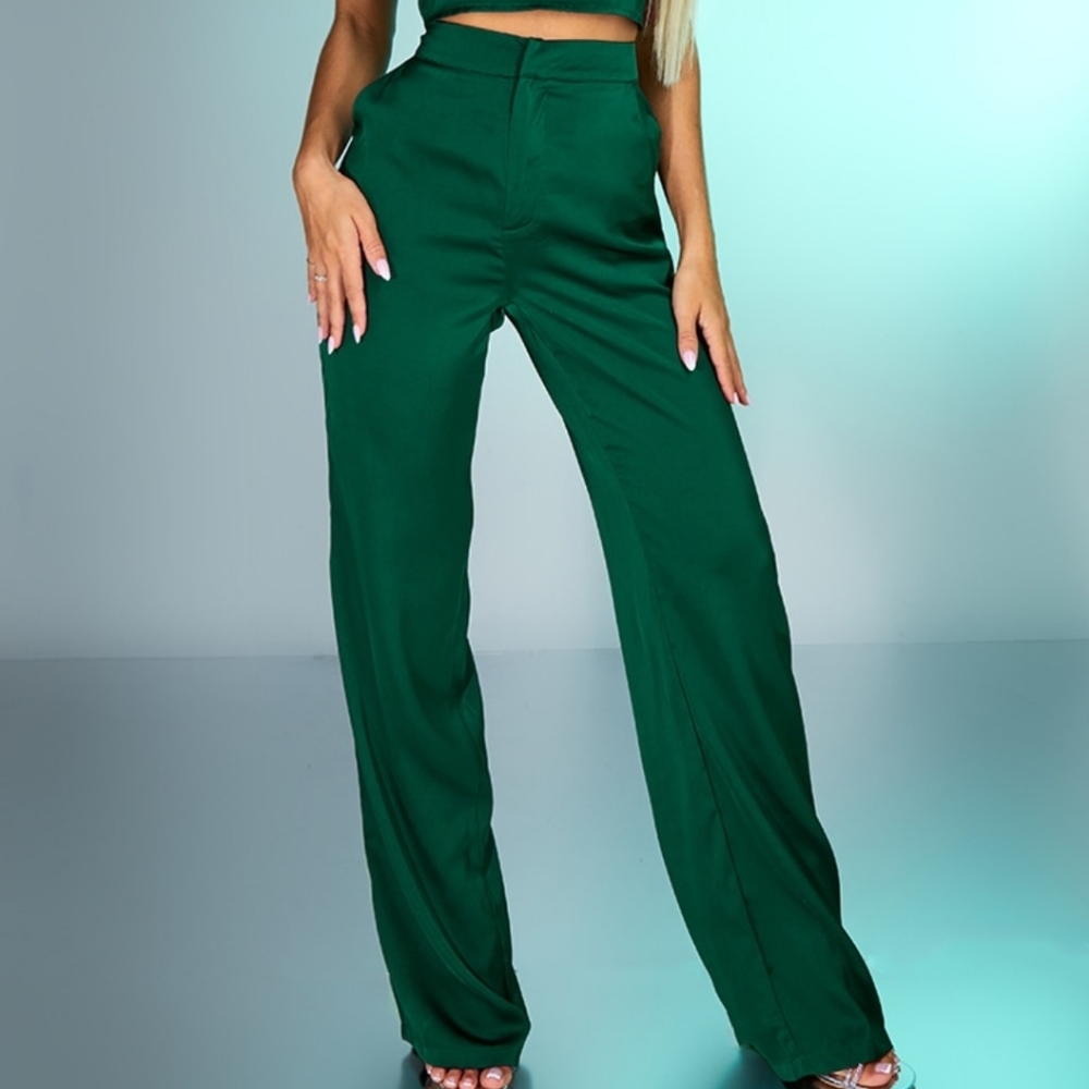 NWT PrettyLittle thing PLT Satin High Waist Wide Leg Pants/ Slacks